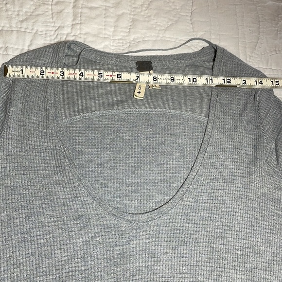 Free People We The Free Waffle Tunic Top Small Oversized Thumbholes Flowy Light - Picture 6 of 7